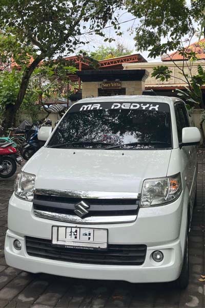 D L Tour and Travel Vehicle 01