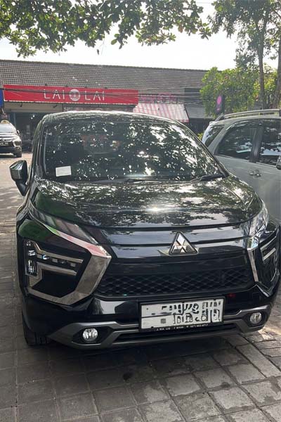 D L Tour and Travel Vehicle 02