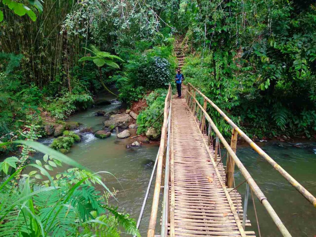 Leke Leke Waterfall 04