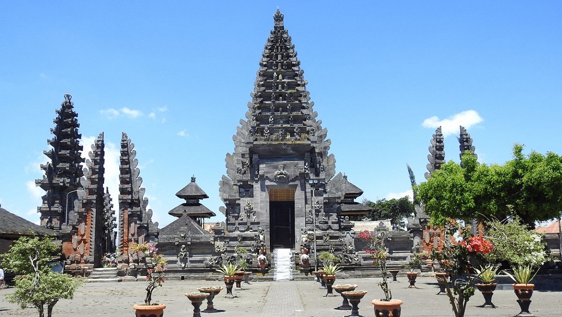Ulundanu Temple 02