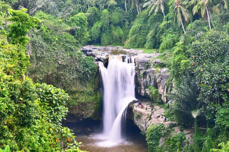 Tegenungan Waterfall 03