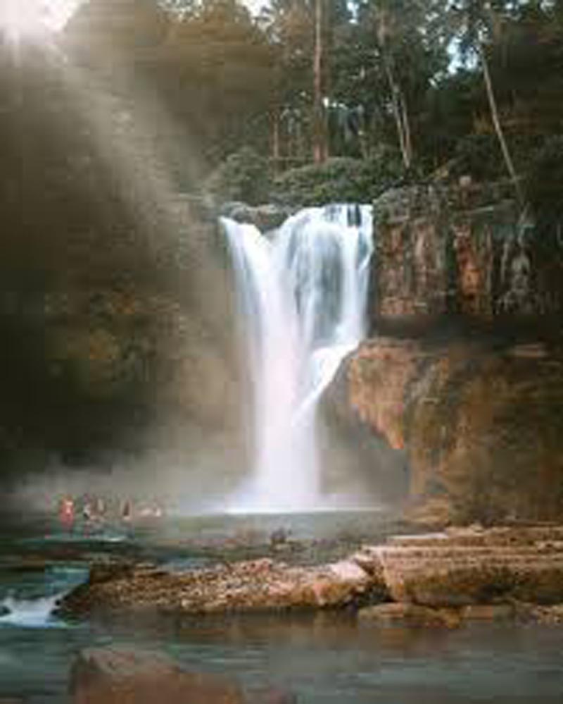 Tegenungan Waterfall 05